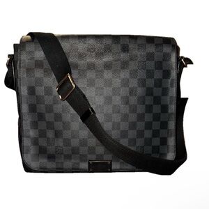 Louis Vuitton Damier Graphite MM Messenger Bag